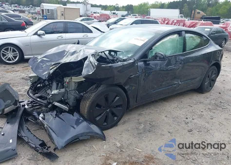 2024 Tesla Model 3 Long Range Dual Motor All-Wheel Drive z USA, uszkodzony, nr VIN 5YJ3E1EB4RF864093